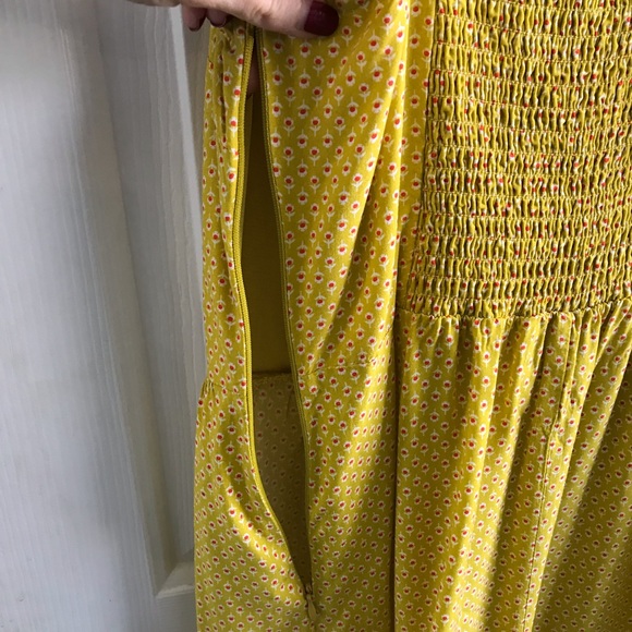 Bright Lightweight Dress - Picture 7 of 8